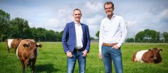 Gert van Duinkerken (manager Wageningen Livestock Research) en Sipke-Joost Hiemstra (directeur Centrum voor Genetische Bronnen Nederland) Gert van Duinkerken (manager Wageningen Livestock Research) en Sipke-Joost Hiemstra (directeur Centrum voor Genetische Bronnen Nederland)