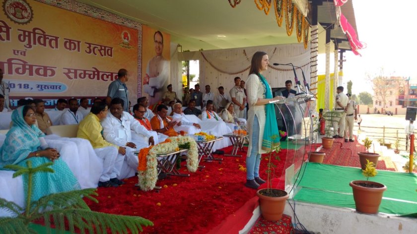 Marije on stage in India.JPG