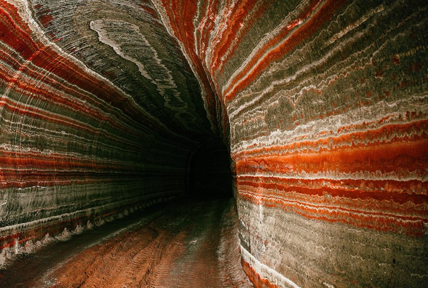 Een tunnel in een mijn waaruit potas wordt gehaald. Potas bevat kaliumcarbonaat en kaliumzouten zoals kaliumchloride en kaliumsulfaat waarvan kunstmeststoffen worden gemaakt. Bron: Sergey Mikhalenko/Shutterstock.com Een tunnel in een mijn waaruit potas wordt gehaald. Potas bevat kaliumcarbonaat en kaliumzouten zoals kaliumchloride en kaliumsulfaat waarvan kunstmeststoffen worden gemaakt. Bron: Sergey Mikhalenko/Shutterstock.com