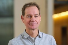 Prof. ir. Guido van der Werf, persoonlijk hoogleraar Natuurbranden en koolstofcyclus. Prof. ir. Guido van der Werf, persoonlijk hoogleraar Natuurbranden en koolstofcyclus.