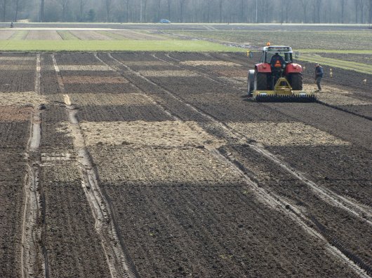 In de veldproef in Vredepeel hebben we organische producten aan de grond toegevoegd. 