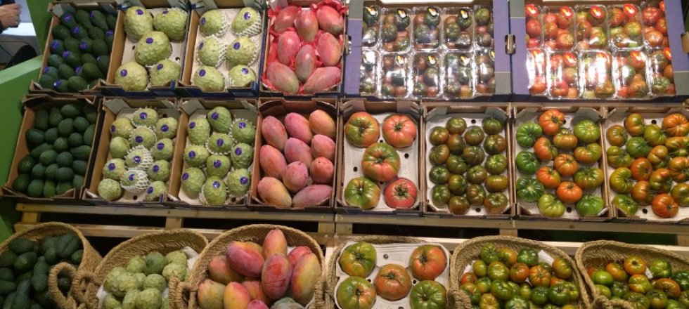 Tropical fruit display
