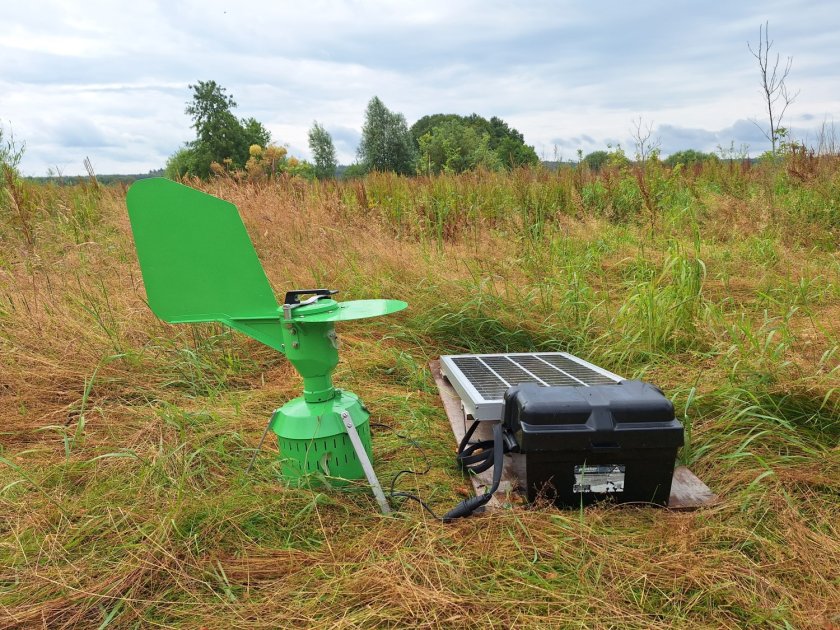 This equipment enables you to perform DNA analysis on hairs and animal skin cells present. This equipment enables you to perform DNA analysis on hairs and animal skin cells present.