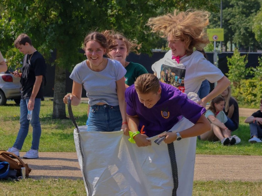 A game of "zaklopen" during the Campus Games (photo: Rochelle Catsman)