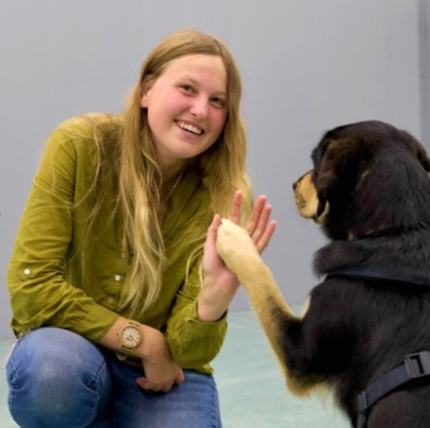 Jori Noordenbos with a dog that's participating in her research