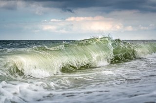 AdobeStock_217725209_-_Sylt_wave_LR.jpg