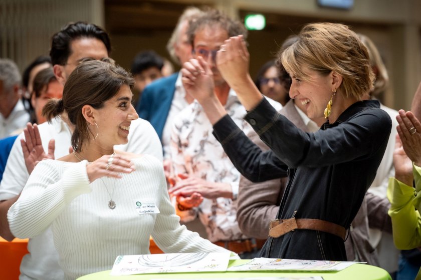 Zoe van Helvoirt en Florence van Haastrecht winnen award_Sven Menschel.jpg Zoe van Helvoirt en Florence van Haastrecht winnen award_Sven Menschel.jpg