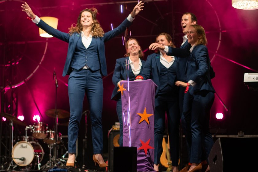 Het AID-bestuur opent de Algemene Introductie Dagen (foto: Janne Oude Voshaar)