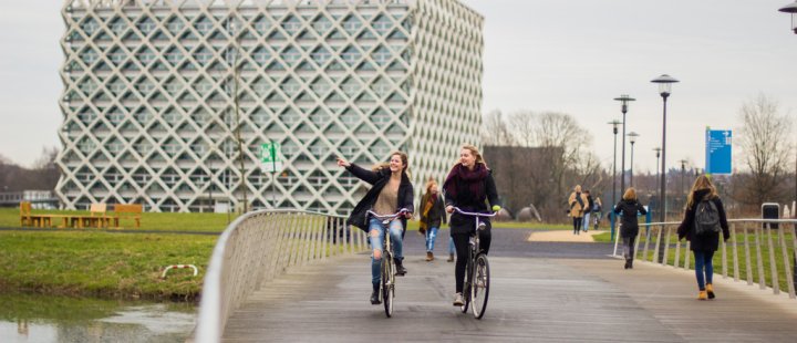 De campus bezoeken